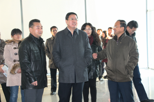 内蒙古自治区党委副秘书长罗虎在到访包头北大科技园考察